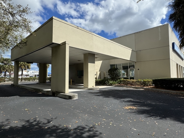 Retail for Lease - 3250 SE Federal Hwy, Stuart FL