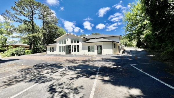 Listing Image #3 - Office for sale at 381 E Crossville Rd, Roswell GA 30075