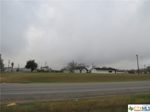 Listing Image #3 - Others for sale at 33 Fm 237, Yorktown TX 78164