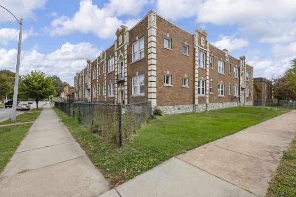 Listing Image #3 - Multi-family for sale at 4981 Rosalie Street, St. Louis MO 63115