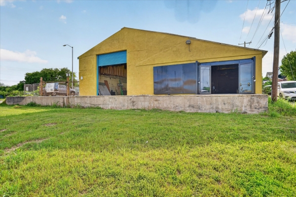 Industrial for Sale - 2025 E Rosedale Street, Fort Worth TX